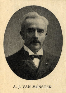 105803 Portret van A.J. van Munster, geboren 1839, ambtenaar van de provinciale griffie van Utrecht, overleden 1913. ...